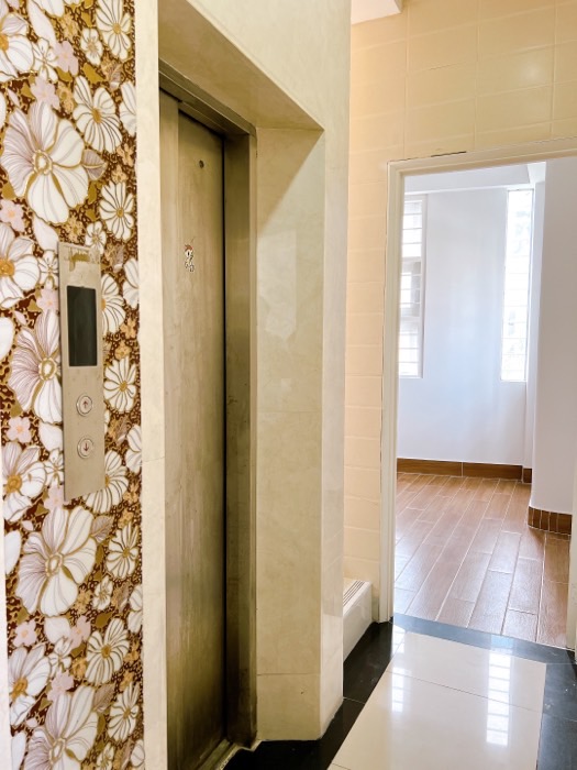 Mặt tiền 2 mặt đường Ngang 4.7 x 12 đúc 6 tấm Giảm 4.1 tỷ Vĩnh Khánh Q4