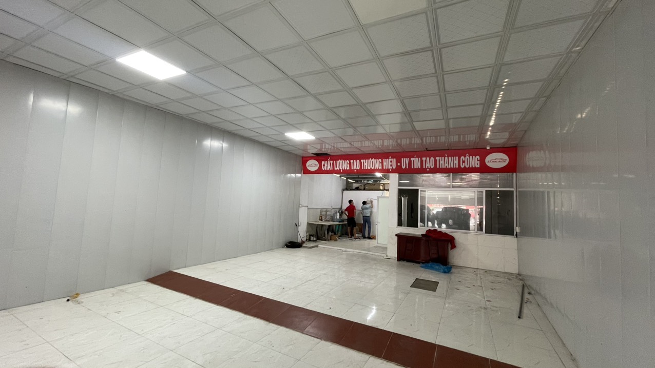 Cho thuê mặt bằng ngay mặt đường Quang Trung, Hà Đông. Diện tích 230m2 , mặt tiền 7m giá 25 triệu