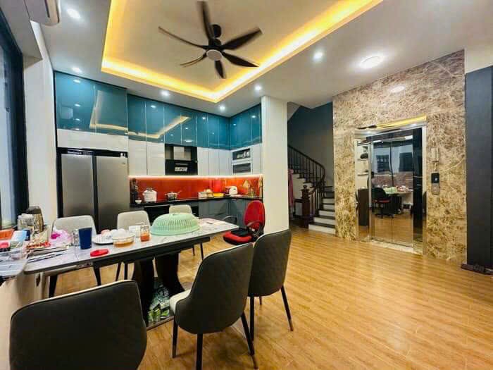 Bán nhà Hoàng Văn Thái 45m2x4 tầng lô góc ngõ ô tô, xây mới, thang máy. giá 6,6 tỷ. Lh 0888512868