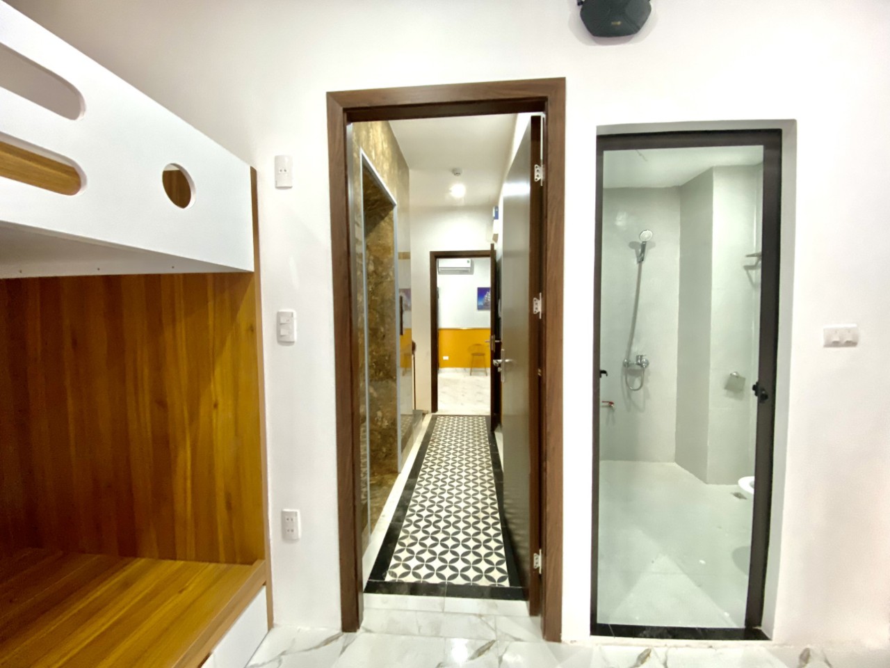 DUY NHẤT CCMN PHỐ LÊ THANH NGHỊ 56M2 6 TẦNG MT 4.6M GIÁ 9.35 TỶ 10 PHÒNG CT 60TR