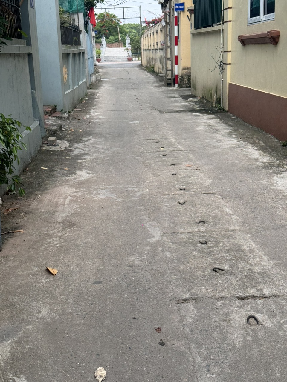 Cần bán gấp 78m Đặng Xá Gia Lâm, mặt tiền 8,2m, đường xe 7 chỗ chạy thông