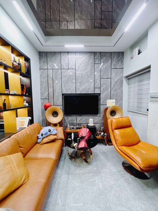 Hẻm ba gác máy Ngang 5.5 x8.9 Tôn Thất Thuyết Q4 có 5 tỷ nhà mới đúc 2 tấm