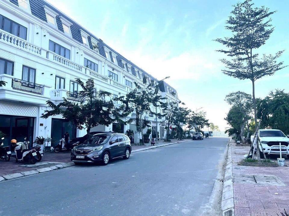 Bán Nhà Xây Thô 3 Tầng Đường F5, Khu Đô Thị Phú Gia Giá 3.x Tỷ