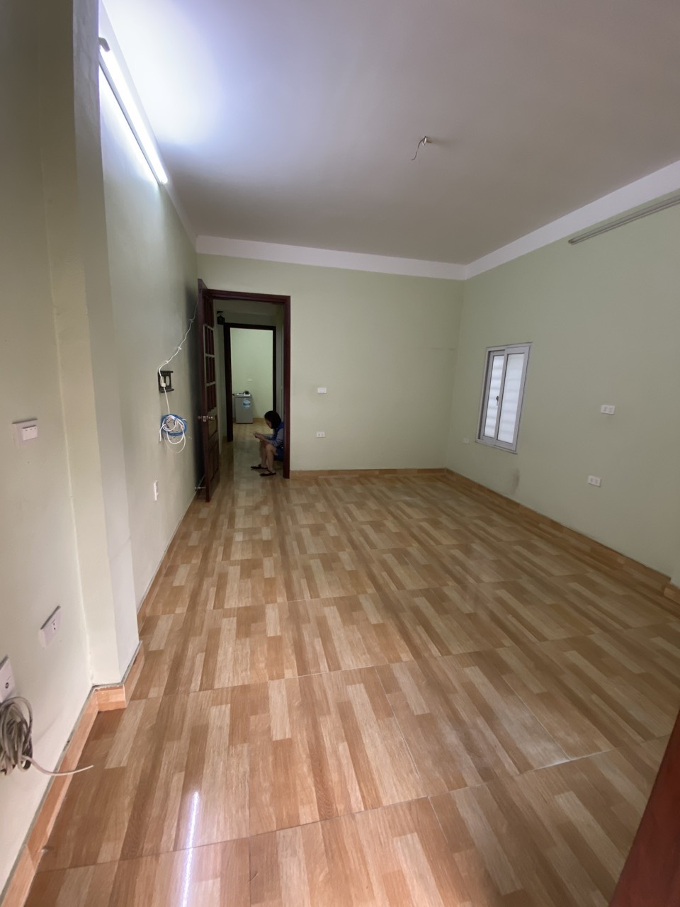 CHO THUÊ NHÀ NGUYÊN CĂN MẶT PHỐ BỜ SÔNG SÉT - KINH DOANH CỰC TỐT - VỈA HÈ 2 BÊN - VỊ TRÍ ĐẸP