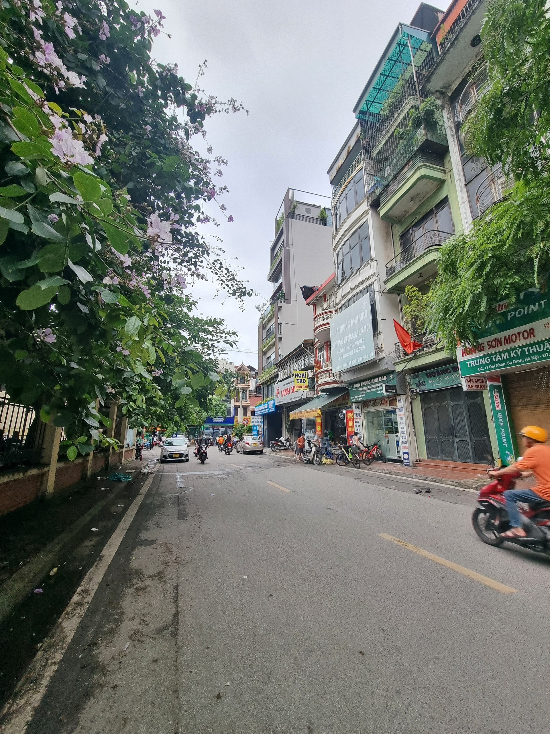 TRUNG TÂM QUẬN BA ĐÌNH SIÊU HIẾM - MẶT PHỐ - VỈA HÈ - MẶT TIỀN TUYỆT ĐẸP - CẠNH 2 BỆNH VIỆN LỚN - XÂY PHÒNG KHÁM HAY