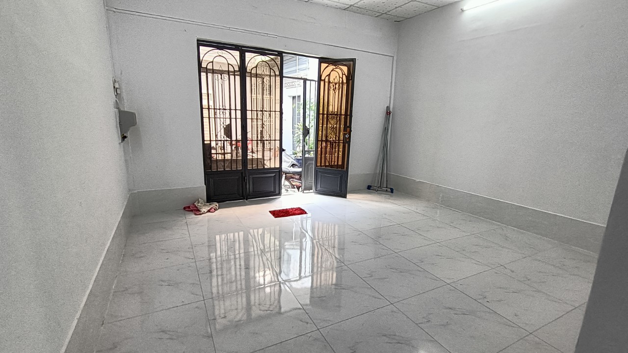 921 Nhà Chỉ : 4 triệu ( Cọc 1tháng ) Cho thuê nhà, gần Cầu Quang Trung( mới lăn bê) Hẻm 30/4 An Phú Ninh Kiều TP