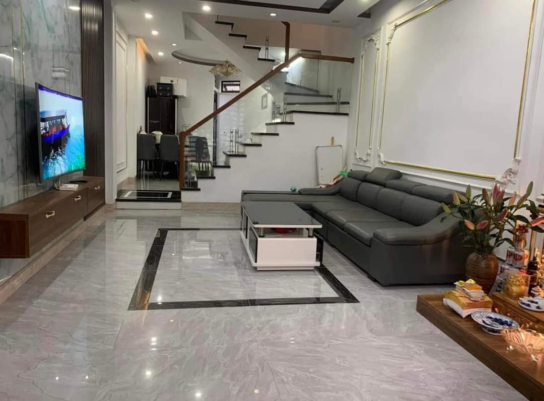 Bán nhà Nguyễn Văn Linh, diện tích 50m 4 tầng GIÁ 4.55 tỉ ngõ ô.tô tránh nhau gần Chợ Hàng Mới