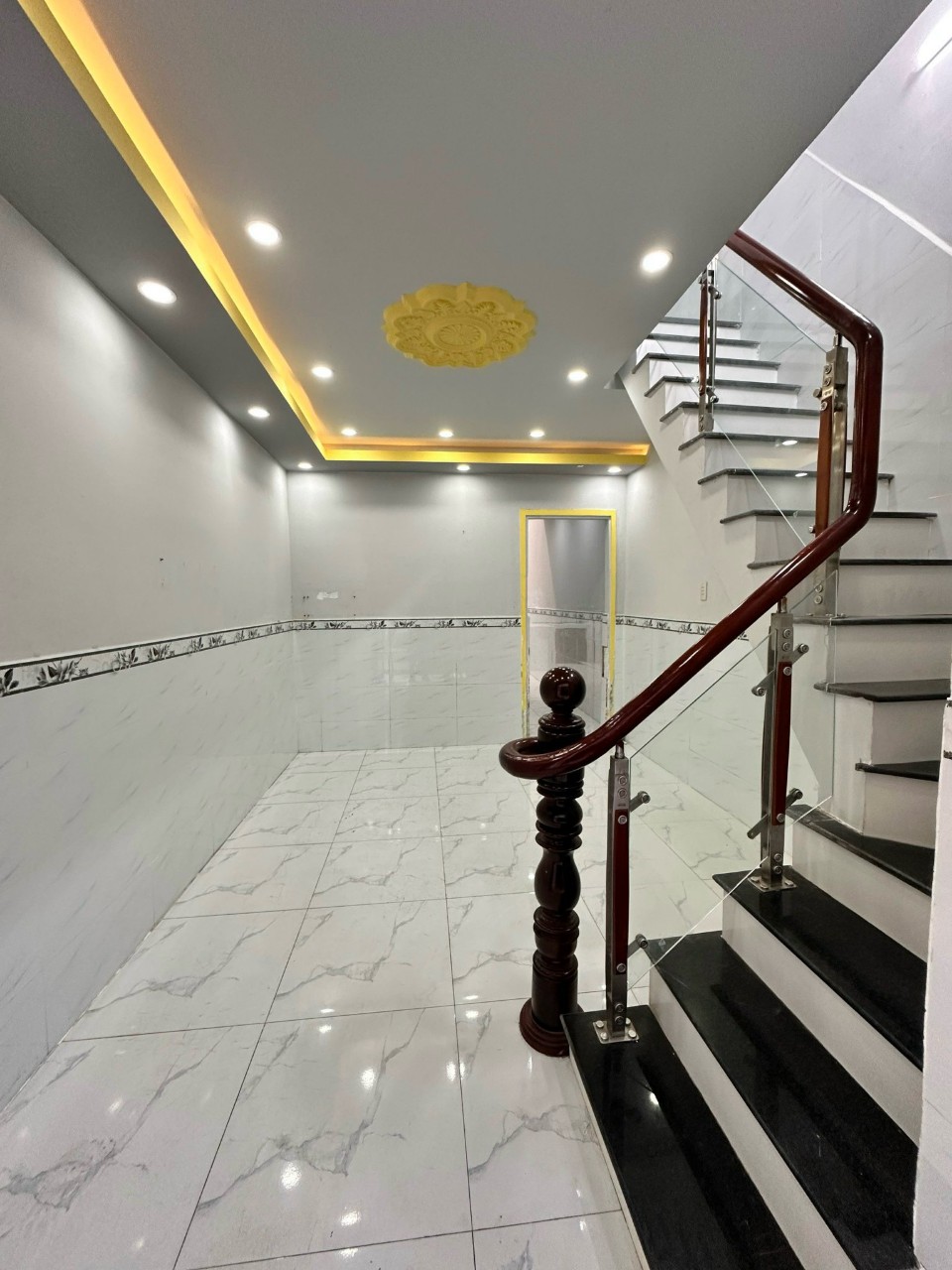 932 Nhà Chỉ : 4,5 triệu/ tháng Cho thuê nhà trệt lầu . Hẻm đường Trần Việt Châu, Ninh Kiều, Cần Thơ