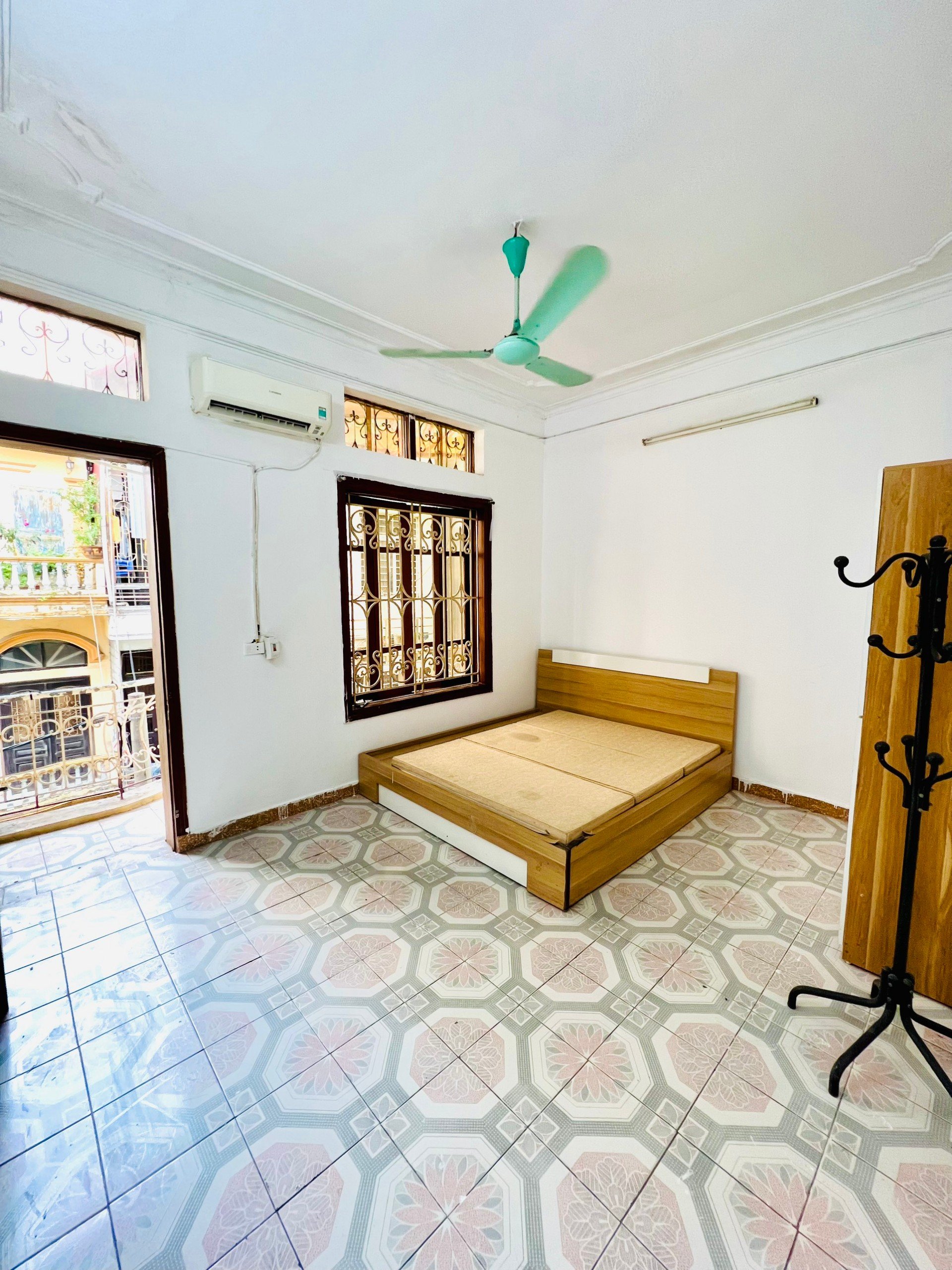 Cho thuê phòng oto đỗ cửa , ban công rộng thoáng, oto đỗ cửa ngõ 164 Vương Thừa Vũ, Ngã Tư Sở