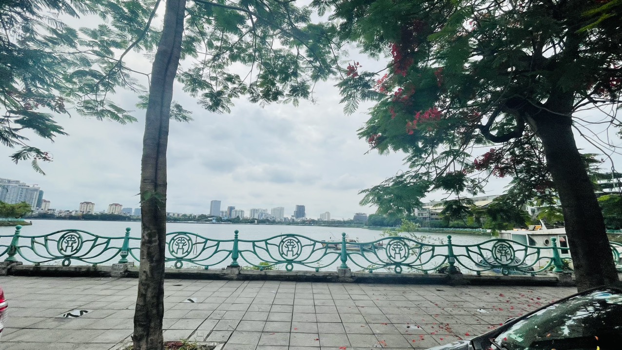 Bán đất mặt Hồ Tây 210m2 mặt tiền 8,5m view Hồ lớn Ở, Kinh Doanh Tuyệt vời Giá đầu tư