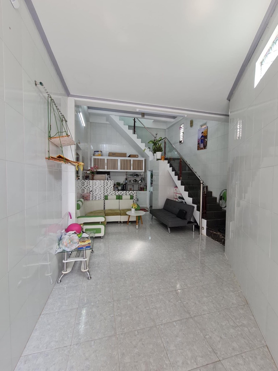 941Nhà Chỉ : 4,5 triệu ( Cọc 5 triệu ) Cho thuê nhà trệt lầu. hẻm Trần Hưng Đạo,