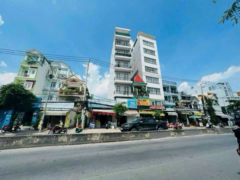 Căn hộ dịch vụ giá tốt mặt tiền đường Huỳnh Tấn Phát.