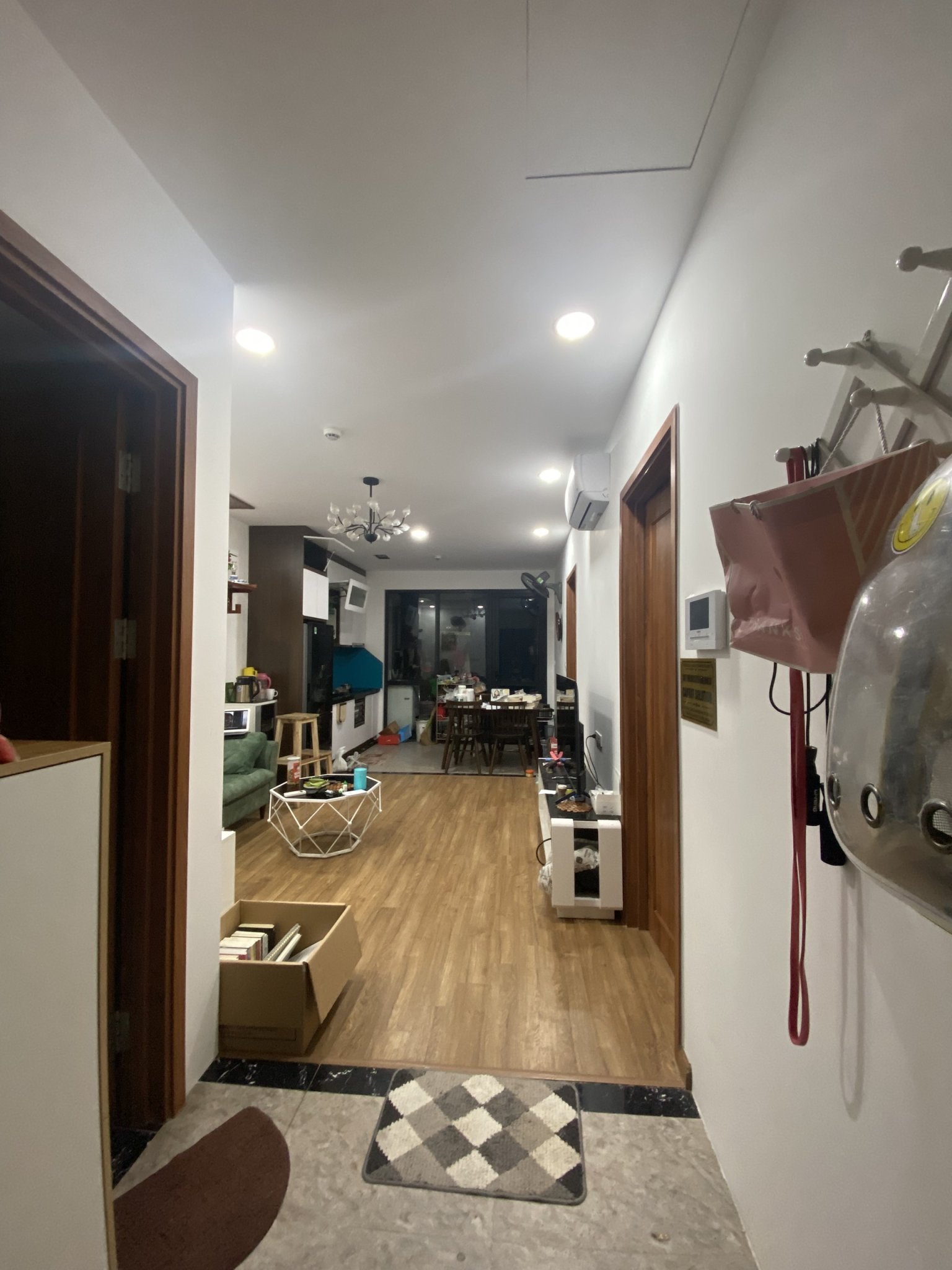 Cho thuê căn hộ 2 ngủ, 2 WC, FULL đồ, tầng 16, chung cư Iris Garden đường Trần Hữu Dực