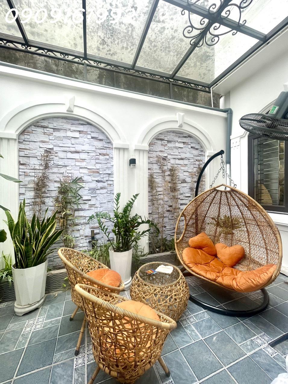 Nhà 86m2 sân cổng riêng ô tô đỗ cổng tại Tô Hiệu - 6,3 tỷ