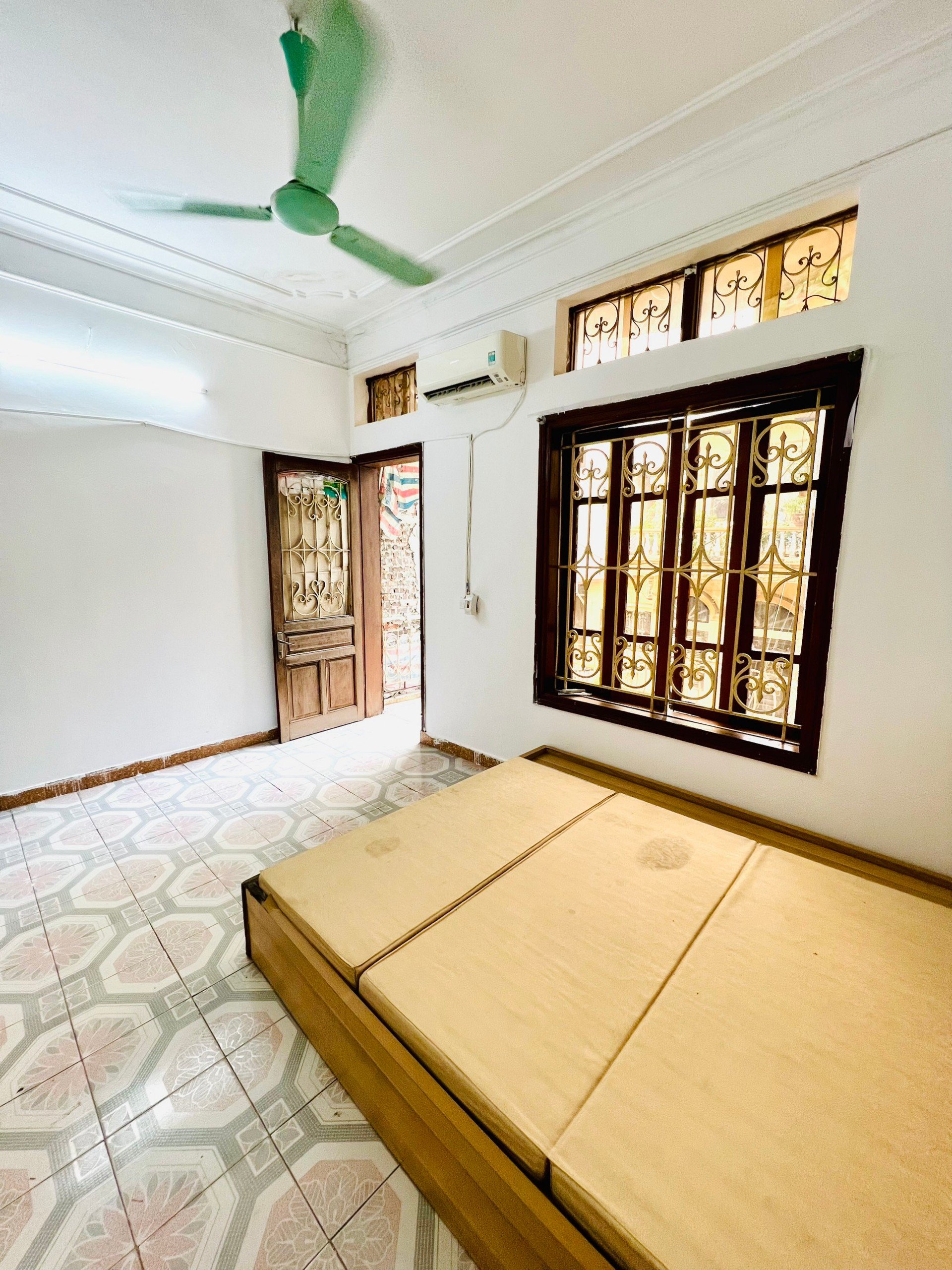 CHO THUÊ PHÒNG Ô TÔ ĐỖ CỬA, BAN CÔNG RỘNG THOÁNG, ĐỦ ĐỒ TẠI NGÕ 164 VƯƠNG THỪA VŨ, NGÃ TƯ SỞ