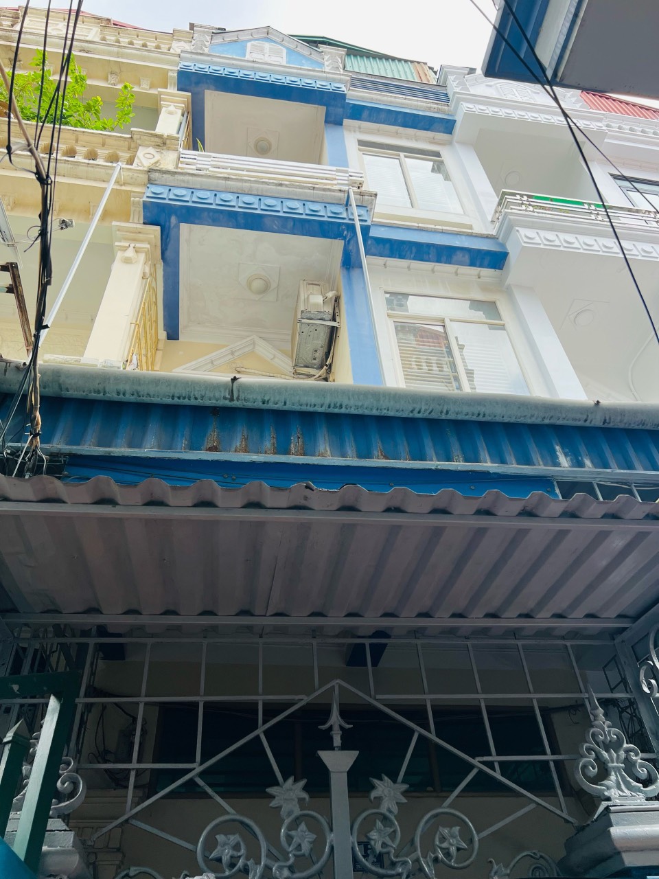 Bán nhà Lạch Tray, diện tích 58m 3 tầng GIÁ 2.65 tỉ có sân cổng riêng