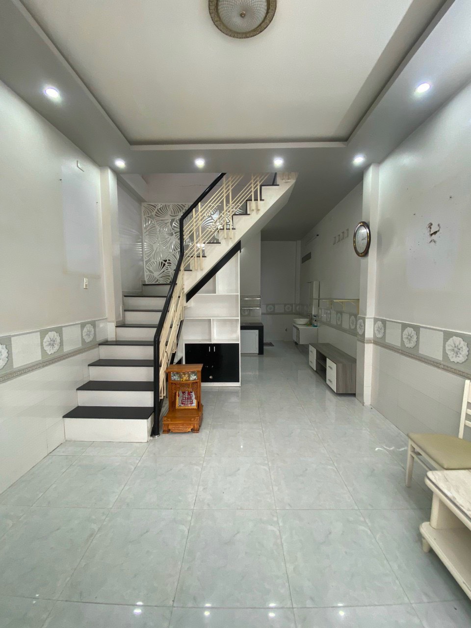 966 Nhà Chỉ : 6 triệu/ tháng Cho thuê nhà 1 trệt 1 lầu mới đẹp 2 phòng ngủ gần chợ An Nghiệp