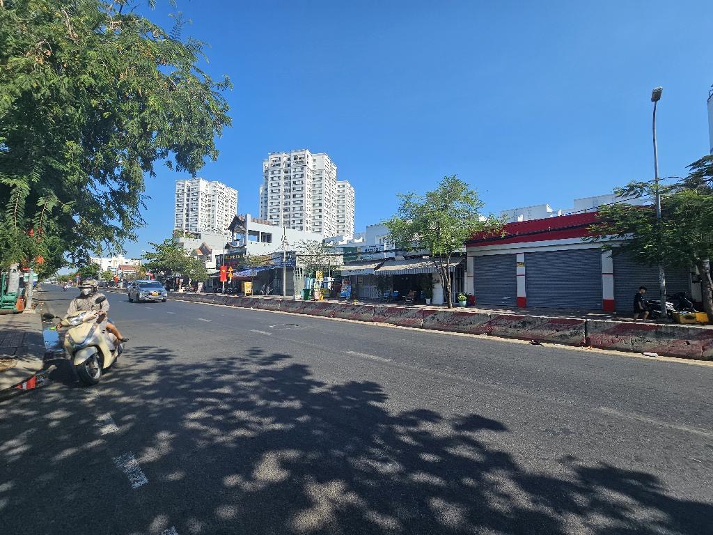 NHÀ MẶT TIỀN KINH DOANH HƠN 200M2 - NGANG 10M ĐƯỜNG HUỲNH TẤN PHÁT, PHÚ XUÂN, NHÀ BÈ