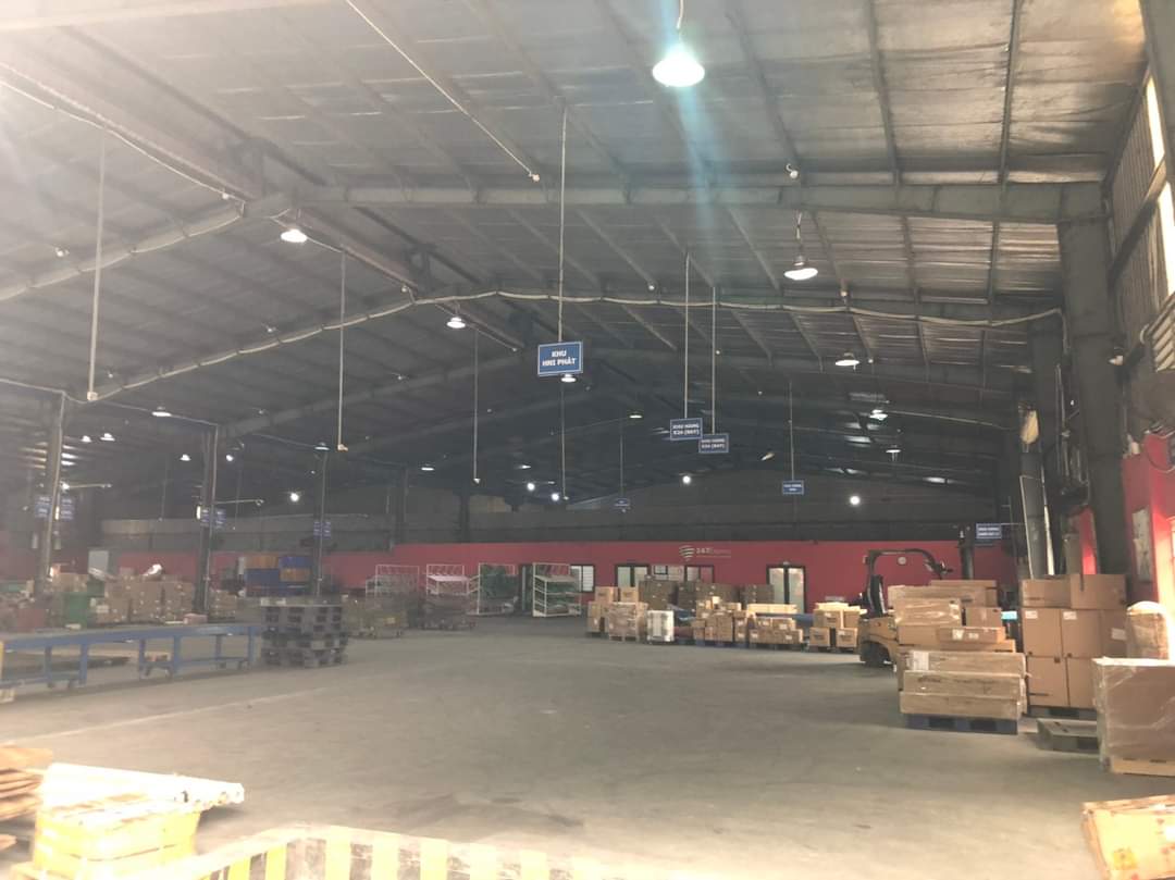 Cho thuê kho xưởng tại Trại Gà , Phú Minh, Từ Liêm , Hà Nội. Diện tích 2100m, thiết kế khung zamil cao 10m