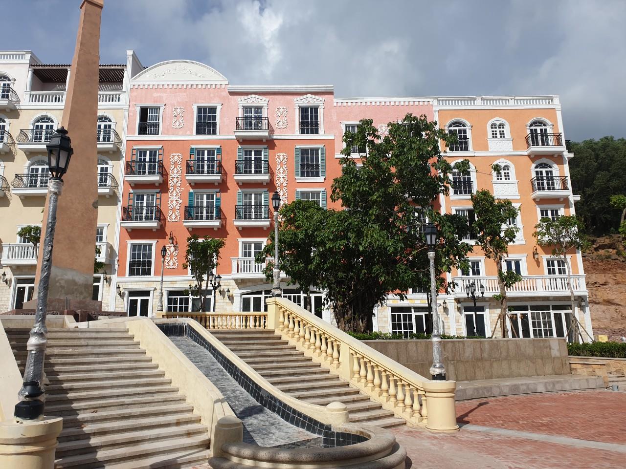 CHÍNH CHỦ Cần Bán Shophouse M17 MẶT TIỀN Thị trấn Hoàng Hôn, Phú Quốc, Kiên Giang
