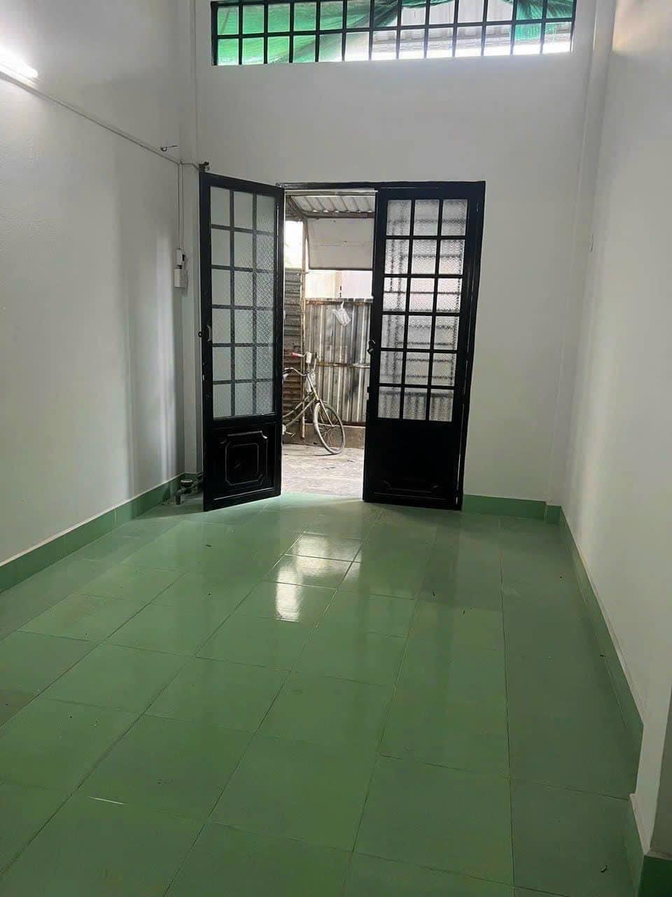 972 Nhà Chỉ : 3 triệu/ tháng Cho thuê nhà hẻm đường cmt8 đoạn chưa tới Trần Quang Diệu