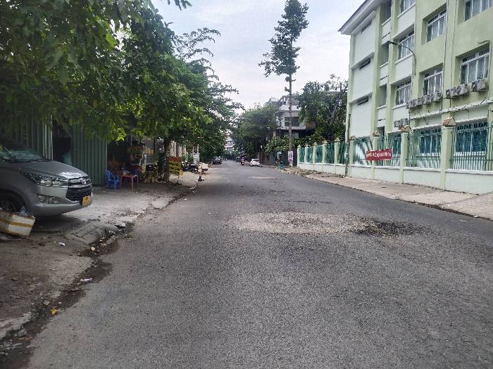 NHÀ 4 TẤM CÓ THANG MÁY-150M2 - MẶT TIỀN ĐƯỜNG XE TĂNG - KHU TÊN LỬA - CÁCH AEON MALL BÌNH TÂN VÀI BƯỚC-CHỈ 18.5 TỶ