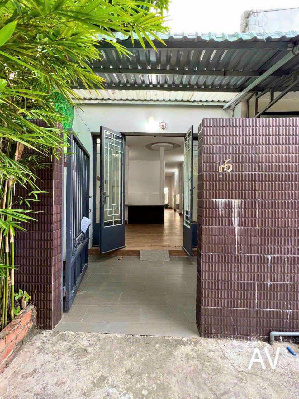 939 Nhà Chỉ: 5,5 triệu ( Cọc 1 tháng) Cho thuê nhà hẻm cmt8, gàn chợ An Thới gần CĐ nghề Cần Thơ