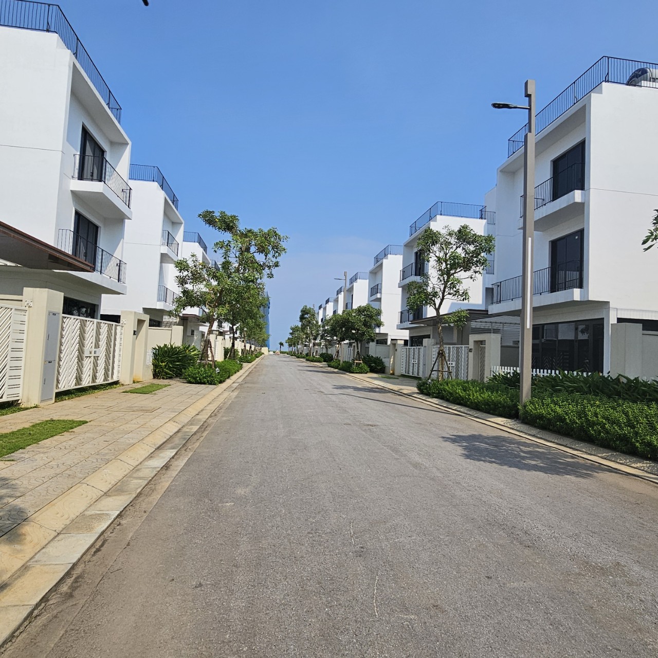 BIỆT THỰ MẶT BIỂN SẦM SƠN, DUY NHẤT CÓ SỔ LÂU DÀI. CĐT: 0966 343 969