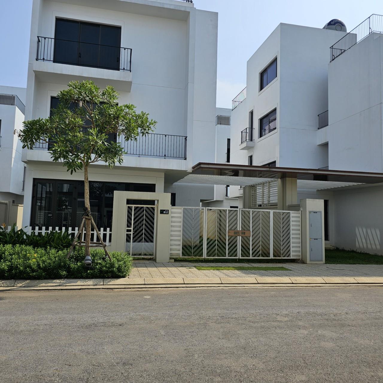 BIỆT THỰ MẶT BIỂN, VLASTA-SẦM SƠN. SANG TÊN SỔ NGAY. CĐT: 0966 343 969