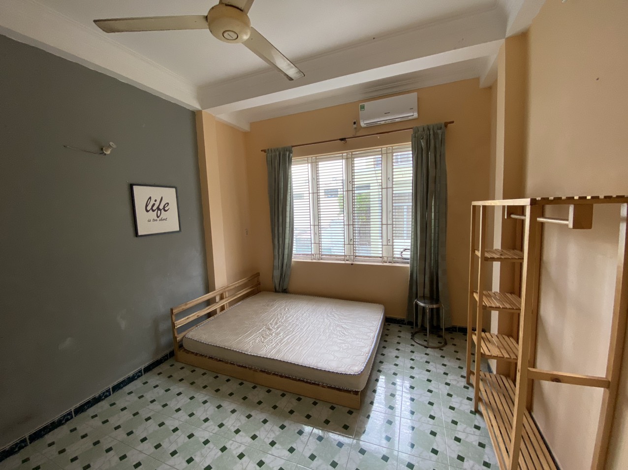 PHÒNG QUẬN 1 - PHƯỜNG NGUYỄN CƯ TRINH - CỬA SỔ LỚN