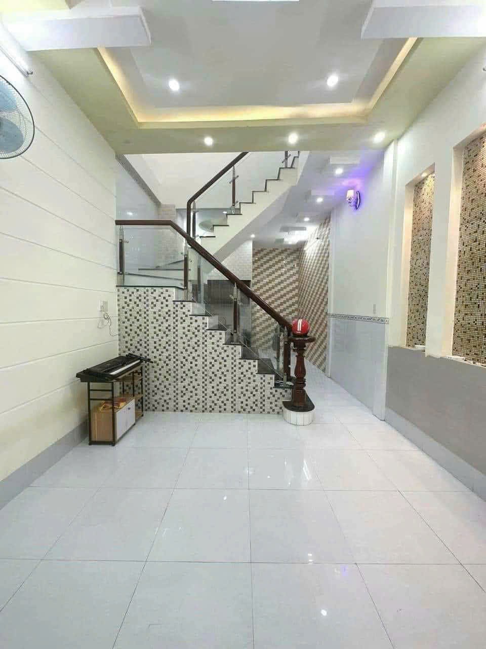 909 Nhà Chỉ : 6 triệu/ tháng Cho thuê nhà hẻm 102 đường Lê Lai gần CV Lưu Hữu Phước