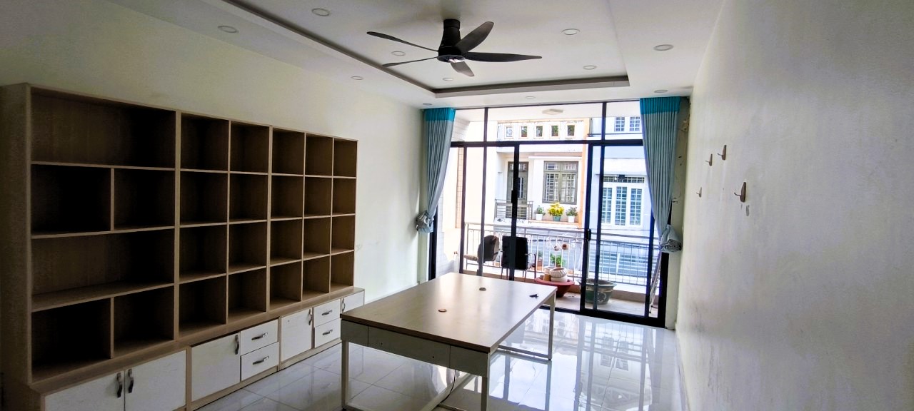 Cho thuê nhà 1T2L 3pn 300m2 đường 39 Linh Đông
