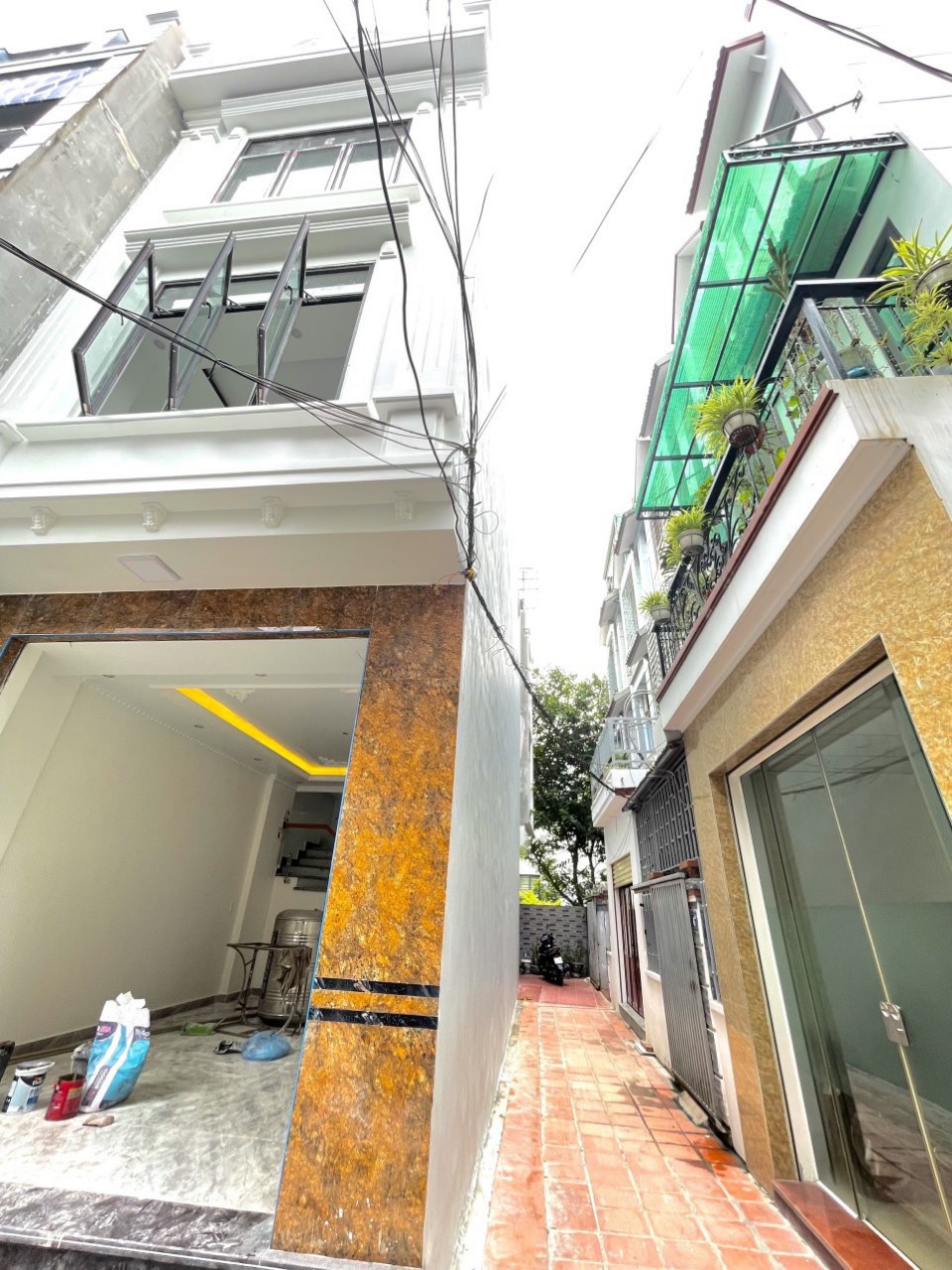 Bán nhà xây mới ngõ 435 Miếu Hai Xã, diện tích 52m 3 tầng lô góc GIÁ 2.85 tỉ