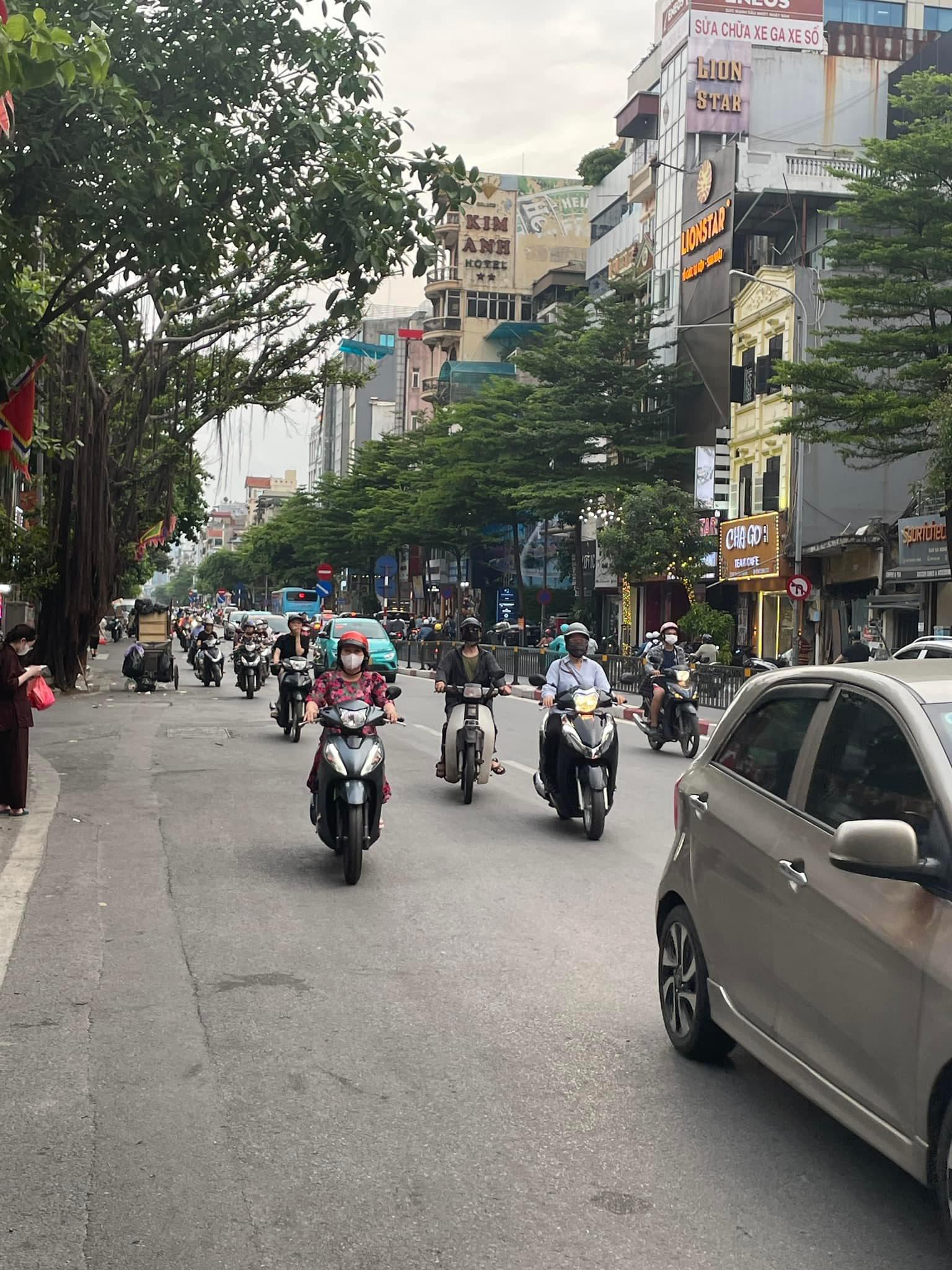 MẶT PHỐ TÔN ĐỨC THẮNG, ĐỐNG ĐA, 42M* 5 TẦNG, VỈA HÈ RỘNG KINH DOANH SẦM UẤT,GIÁ 20,5 TỶ