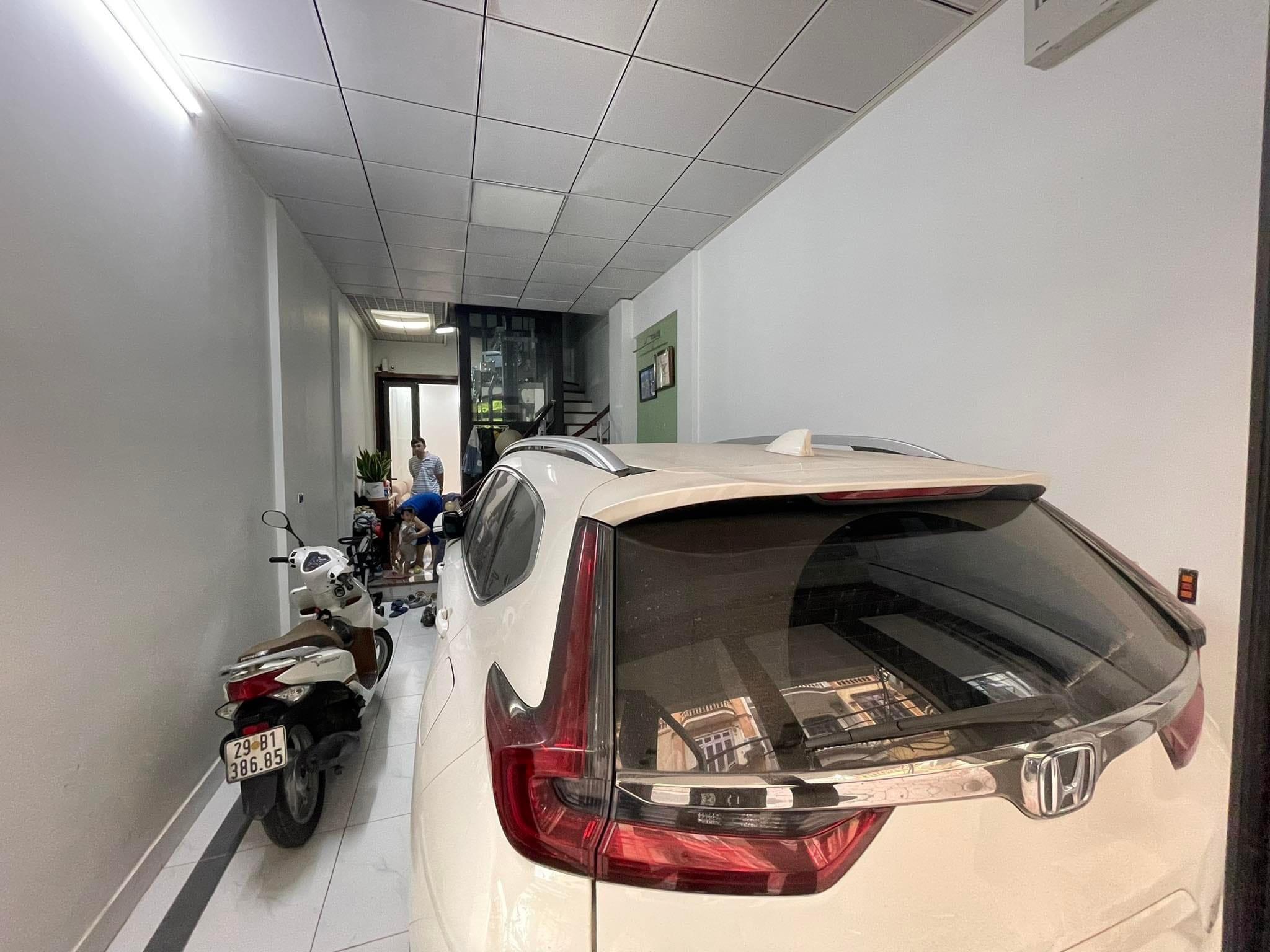 NGUYỄN CHÁNH CẦU GIẤY, 42M*5 TẦNG, THANG MÁY GARA Ô TÔ, VỈA HÈ Ô TÔ TRÁNH, GIÁ 14,5 TỶ