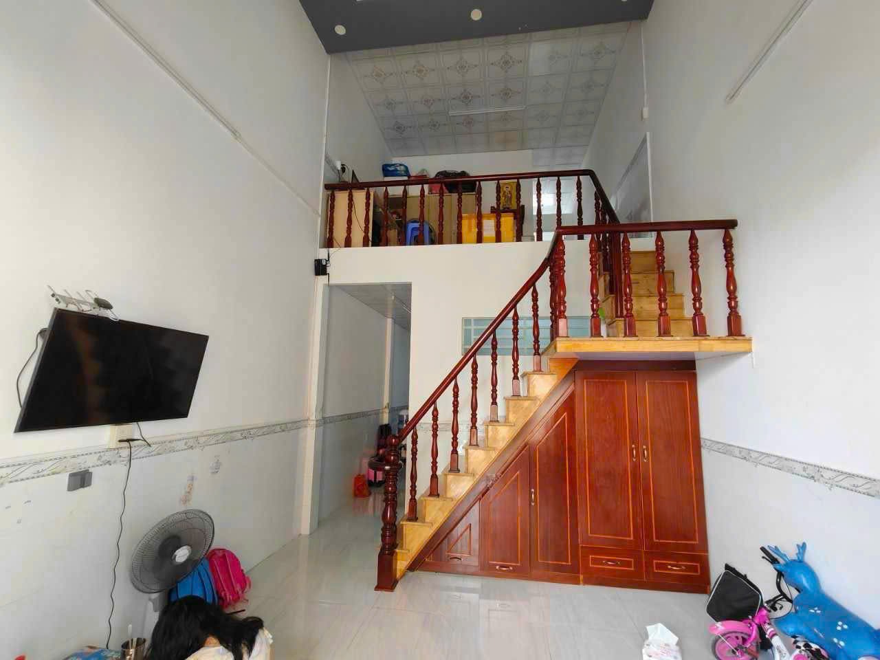 949 Cho thuê nhà trệt lửng Full Nội Thất. hẻm sau lưng Đa Khoa TW , An Khánh, QNK Giá thuê : 5,5 triệu # Cọc 2