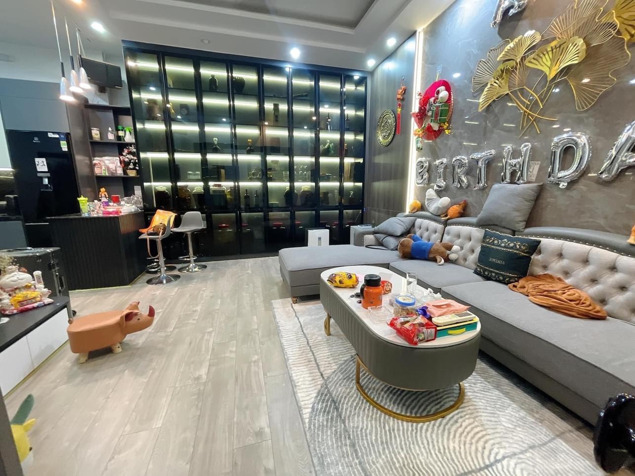 Bán nhà riêng hơn 5 tỷ TT Cầu Giấy, 42m2*5 tầng*mt 4m, Nhà đẹp ở ngay, Đường thông, Gần ô tô 50m