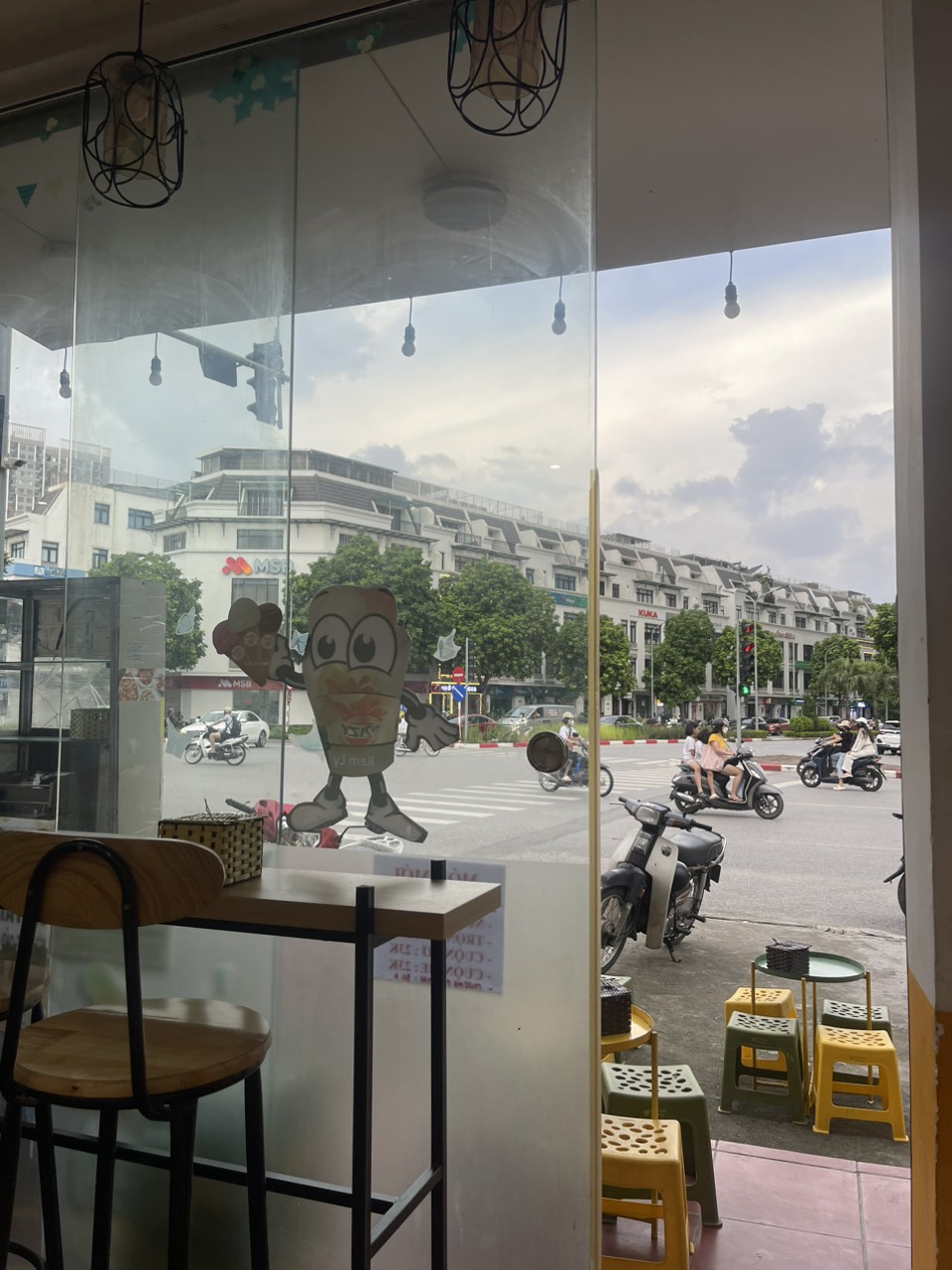 Cho thuê nhà: Mặt phố Trung hòa , 130m2 , 6 tầng , mt : 6m , thang máy , Giá chỉ 96 triệu