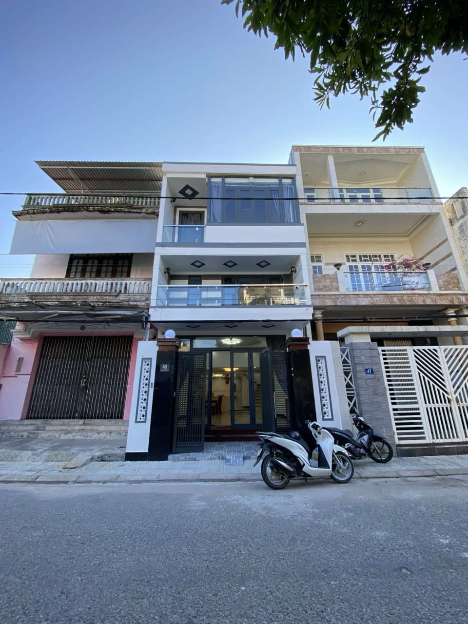 Bán Nhà 3.5 Tầng Mặt Tiền Đường Đào Duy Từ, Full Nội Thất, Sổ hồng hoàn công