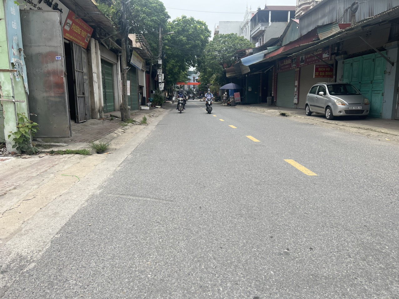 CẠNH UỶ BAN LÔ GÓC DIỆN TÍCH 80 M mặt TIỀN 5 M GIÁ 2.3 TỶ đường trước nhà 3 ô tô tránh nhau cạnh uỷ ban phuongừ