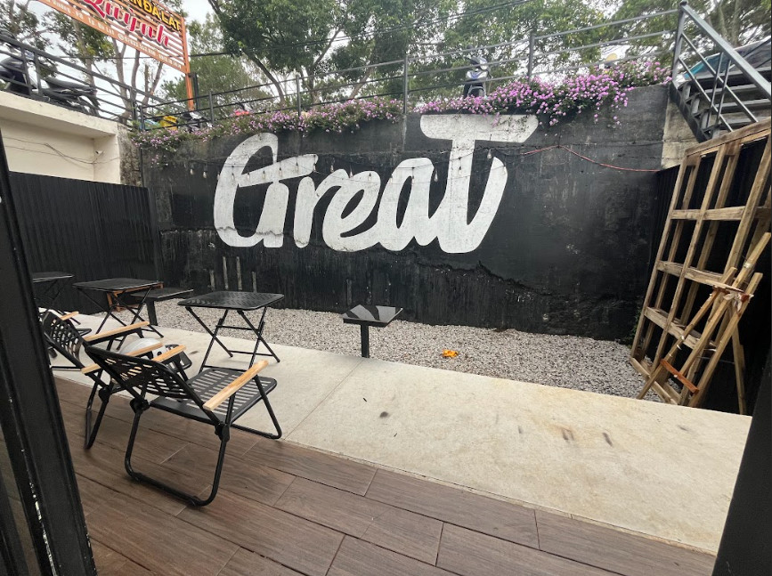 Cần sang lại quán cà phê view mặt đường gần ngã 5! Địa chỉ: 260 Phù Đổng Thiên Vương - Phường 8 - Tp. Đà Lạt