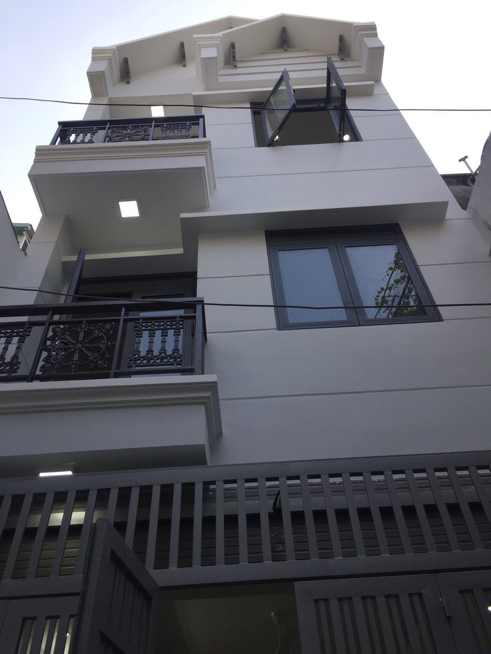 Bán nhà mới gần MT Âu Cơ ,P9 quận Tân Bình 4,3 x 11- 3 tầng chỉ 6,3 tỷ TL