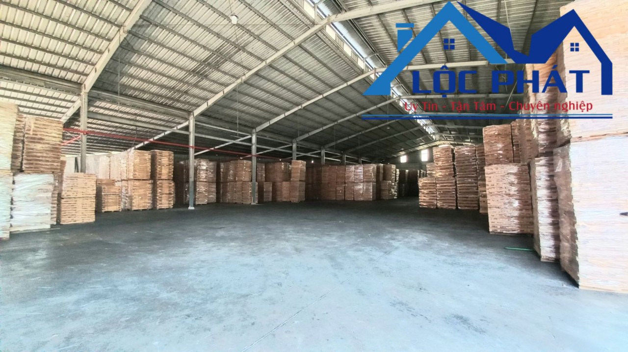 Cho thuê kho xưởng Thị Trấn Long Thành 14.000 m2 chỉ 60k/m2 Diện tích : 140 ×100 =14.000 m2 có cho thuê lẻ