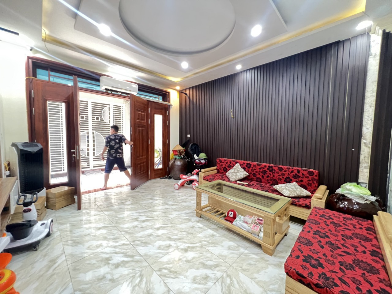 Bán nhà ngõ 275 Đông Khê, diện tích 44m 4 tầng GIÁ chỉ 2.45 tỉ gần ngay Chợ