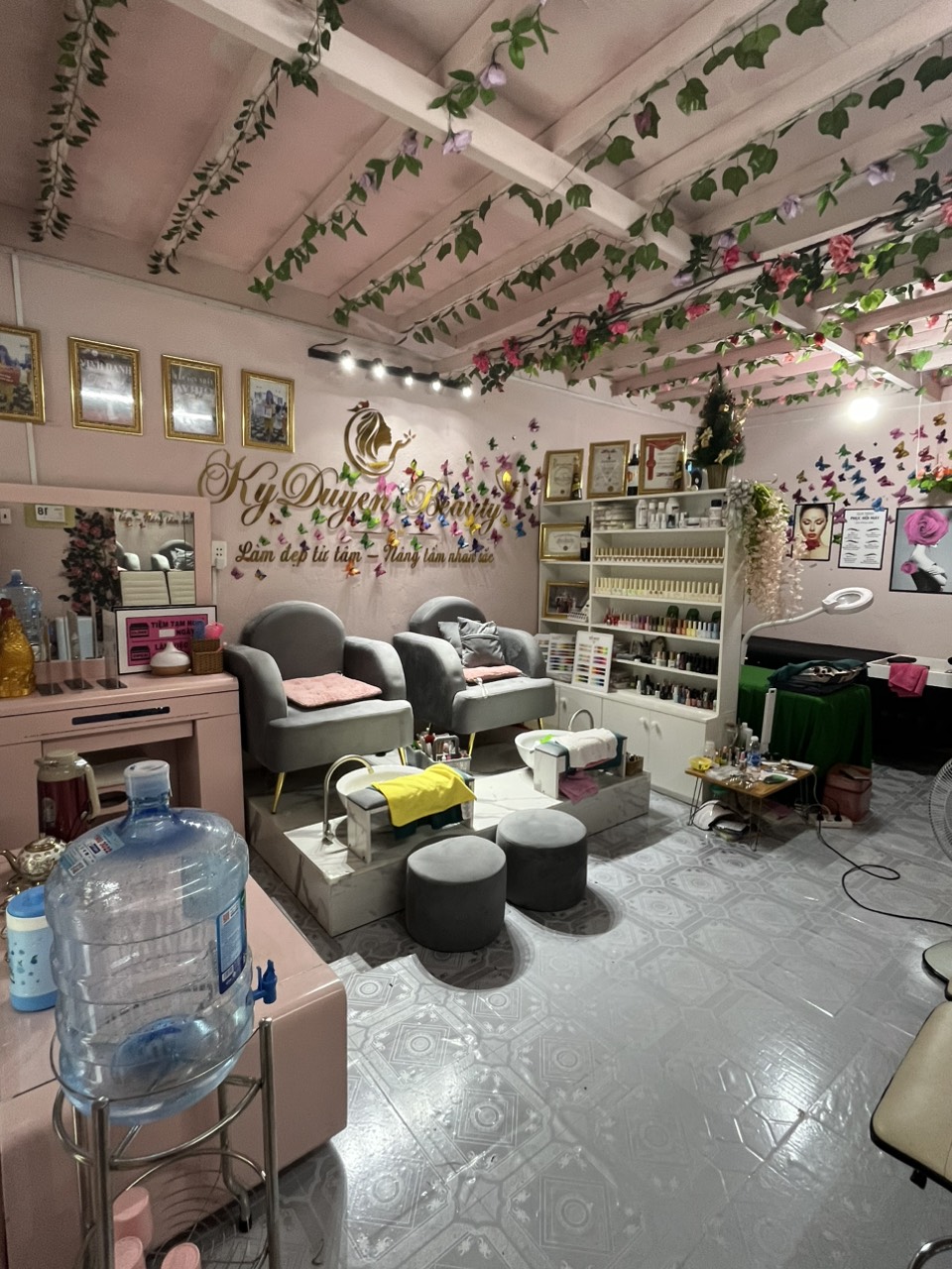 Chính chủ cần sang nhượng tiệm nail, mi tại Quận 7