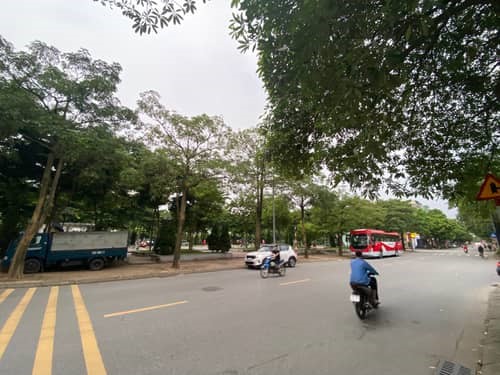 -hàng hót long biên -6 tầng tháng máy ,ô tô vào nhà -liên hệ e cường 083 2865 116