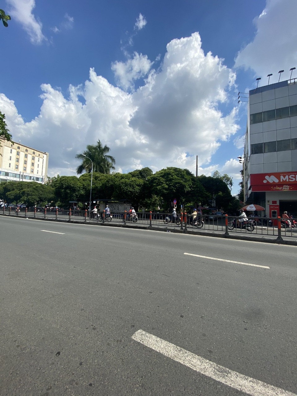 Bán Đất MẶT TIỀN KD đường Trần Nhật Duật,Q.1,DT:17mx18m,KC:Đất,Giá:120 tỷ