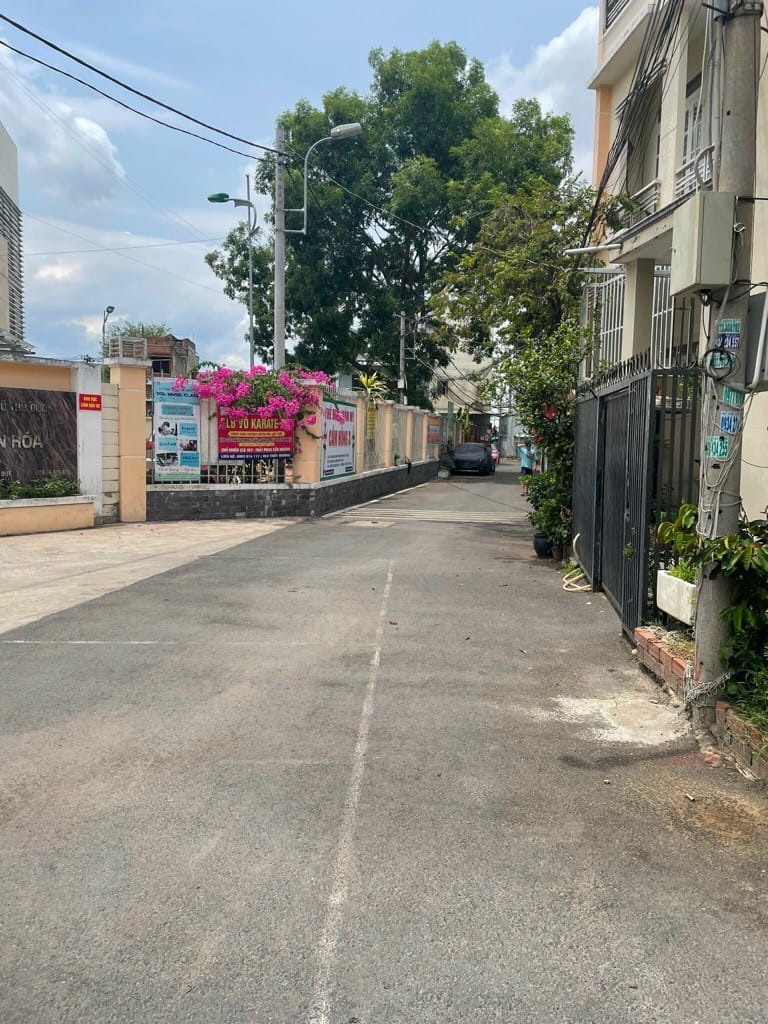 Cơ Hội Vàng: Sở Hữu Nhà 3 Tầng Hẻm Xe Hơi Đường Làng Tăng Phú Chỉ Với 5,x Tỷ!