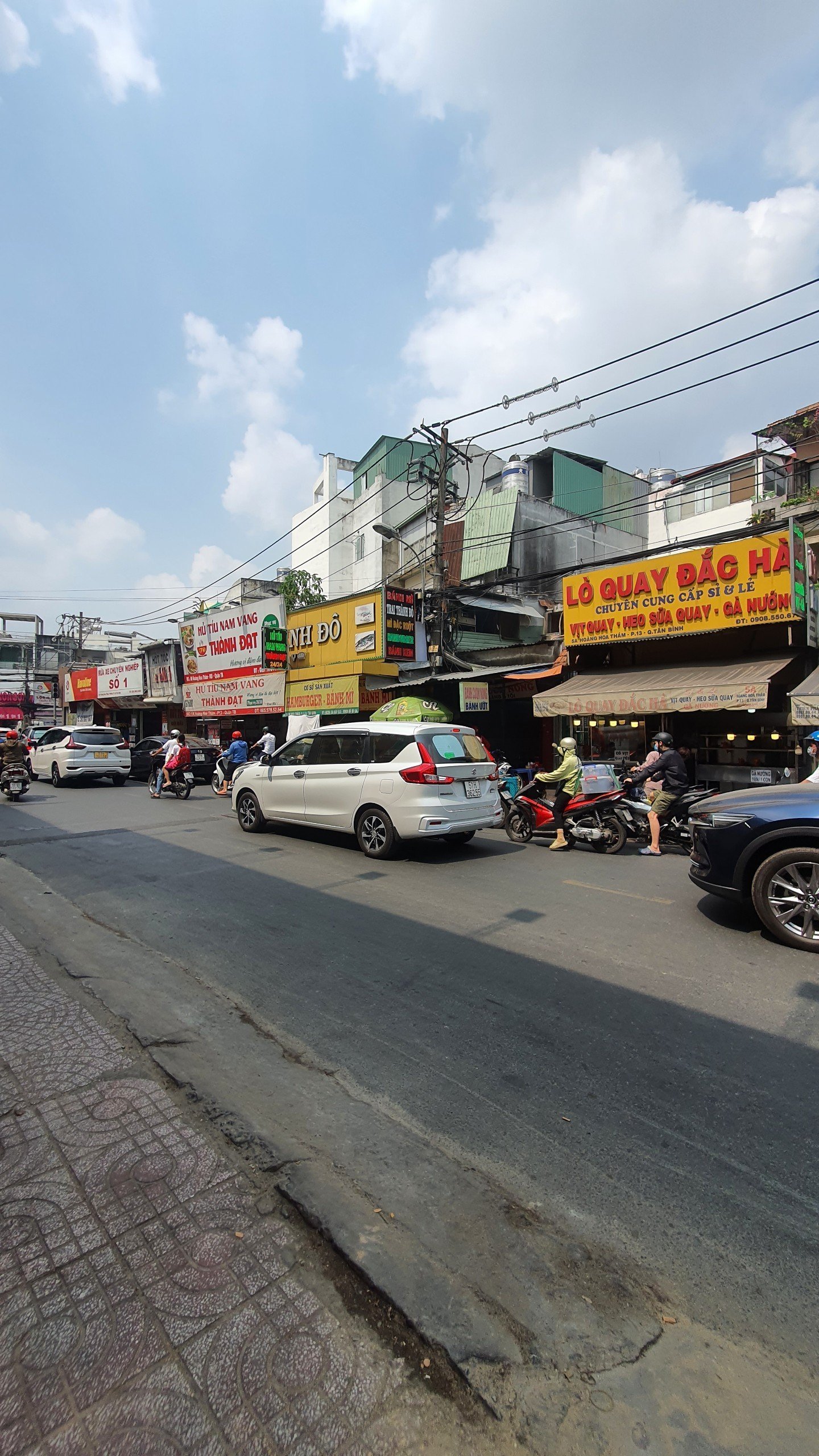 Bán CĂN HỘ DV MẶT TIỀN KD đường Nguyễn Văn Đậu,Q.Bình Thạnh,DT:7mx20m,KC:7 lầu,THANG MÁY,Giá:19,8 tỷ