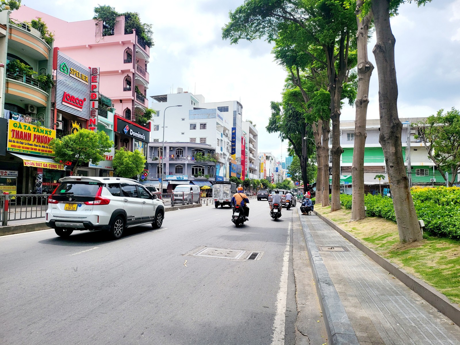 Mặt tiền Khánh Hội Quận 4 rộng 5.5m 12.5T